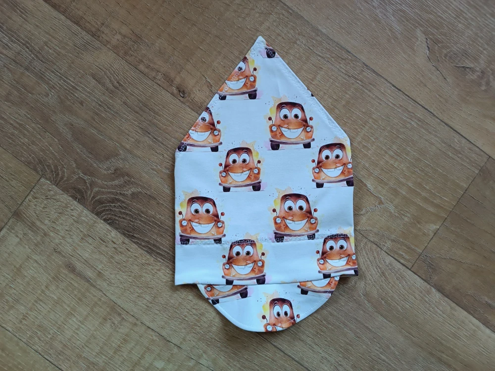 Dětský šátek s kšiltem "Veselá autíčka"