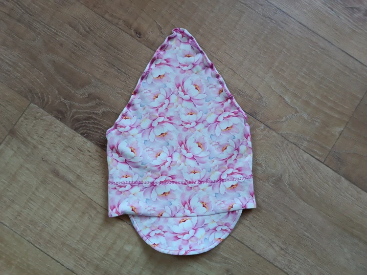 Dětský šátek s kšiltem "Magnolie"
