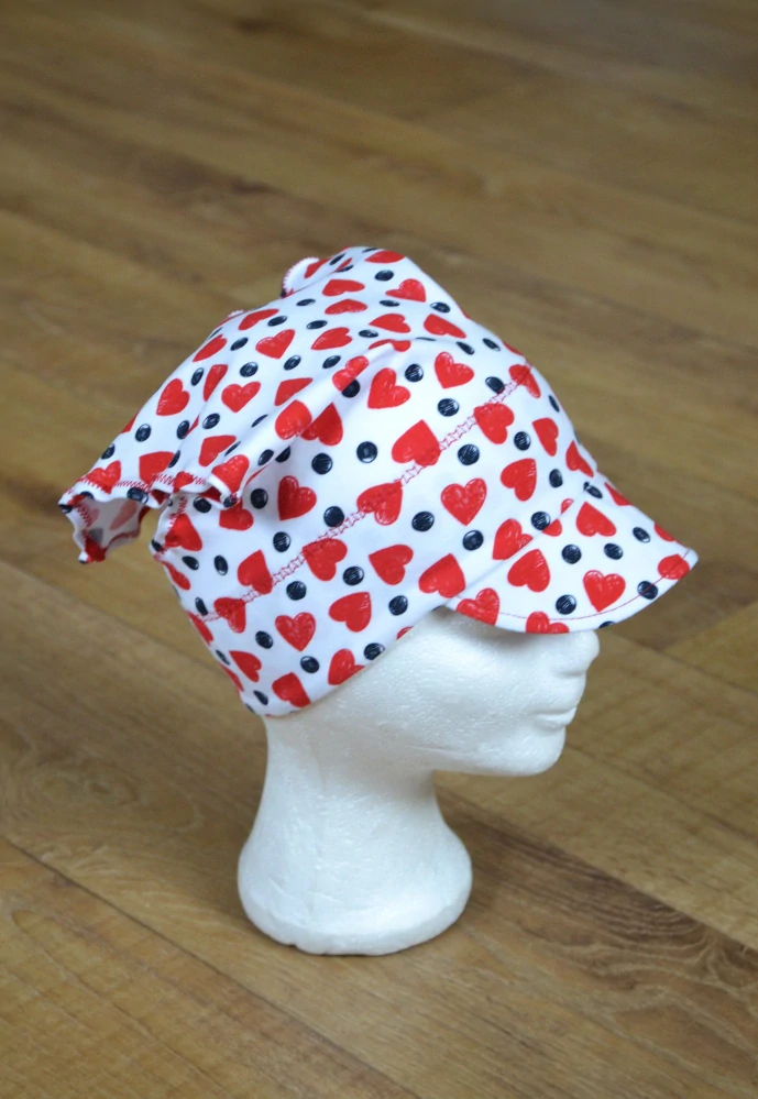 Dětský šátek s kšiltem "Srdíčka a puntíky" vel. 48-50/1cm