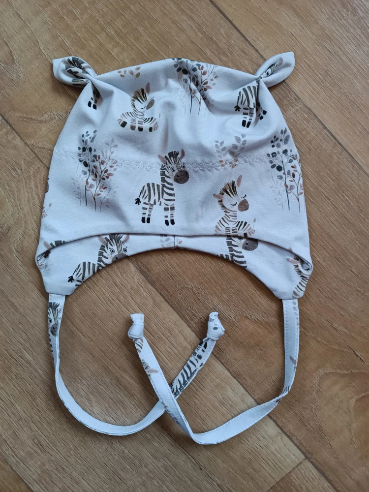 Čepice na zavazování s oušky "Malé zebry" vel. 39-43cm