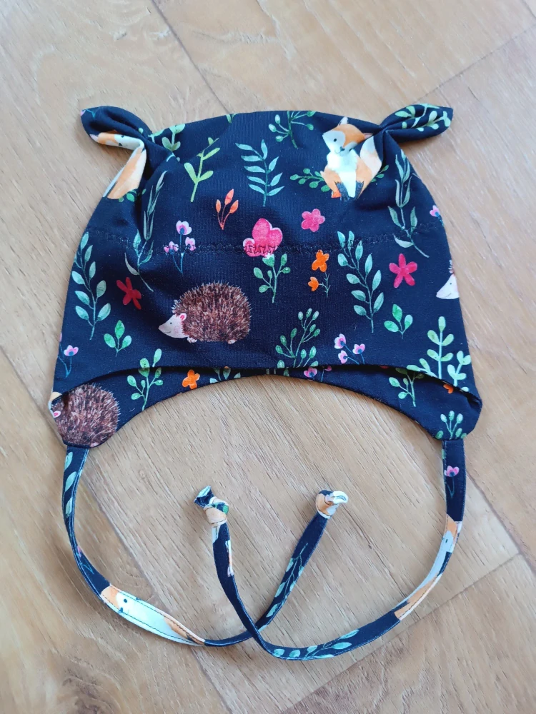 Čepice na zavazování s oušky "Ježek na louce" vel. 43-47cm