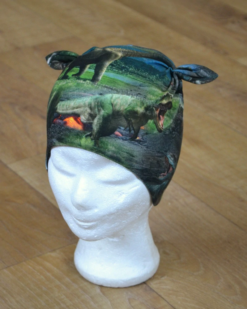 Čepice tvarovaná s oušky "Dinosauři"