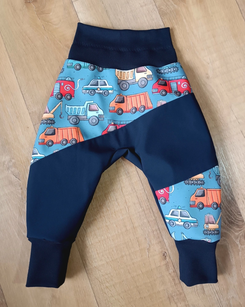 Rostoucí softshellové kalhoty "Autíčkový svět" + tmavě modrý softshell