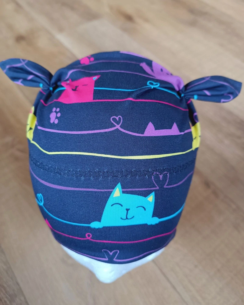 Čepice tvarovaná s oušky "Kočky v pruzích" vel. 47-51cm