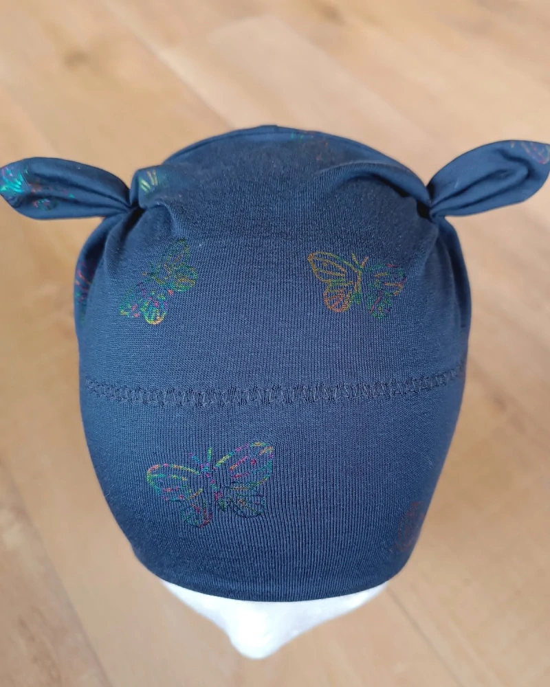 Čepice tvarovaná s oušky "Duhoví motýlci" vel. 47-51cm