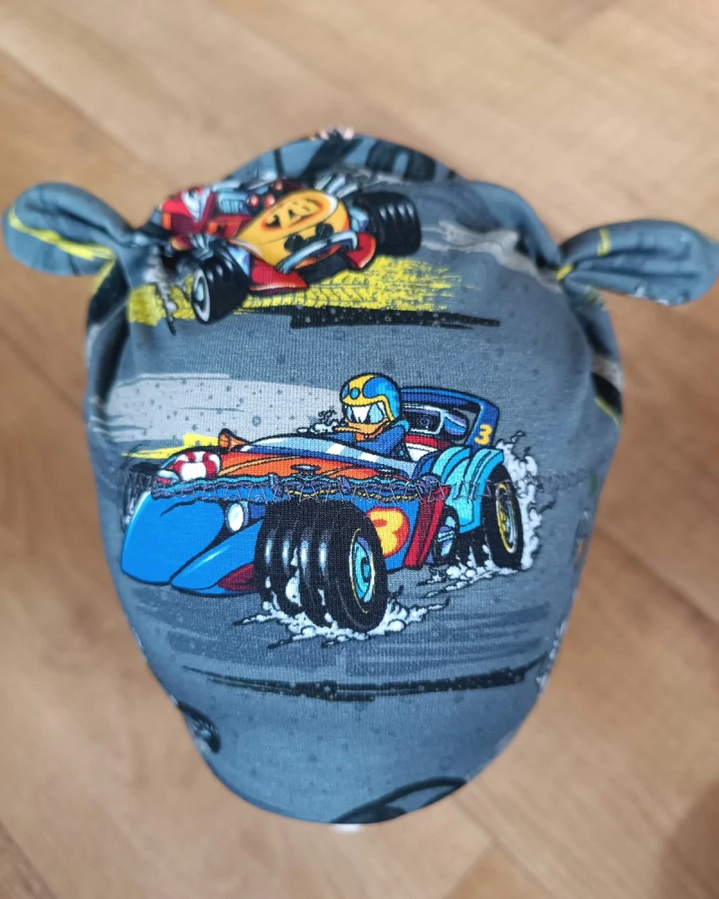 Čepice tvarovaná s oušky "Závodníci" vel. 51-55cm