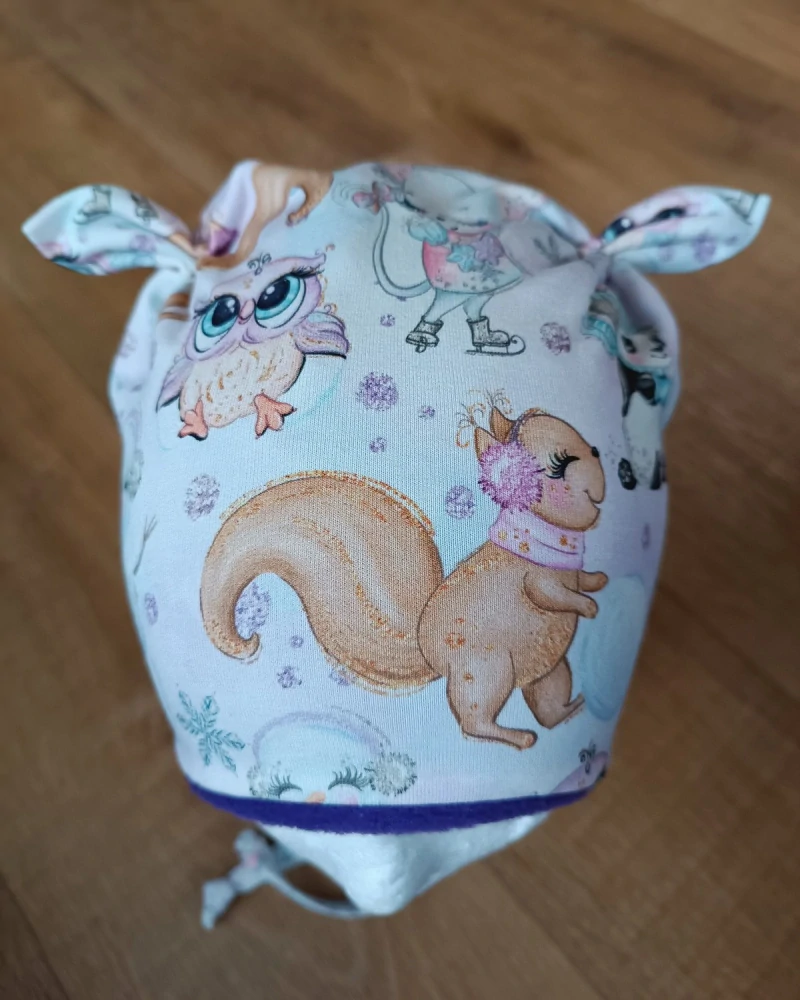Zimní čepice na zavazování s oušky "Malovaná zima + fialový fleece"