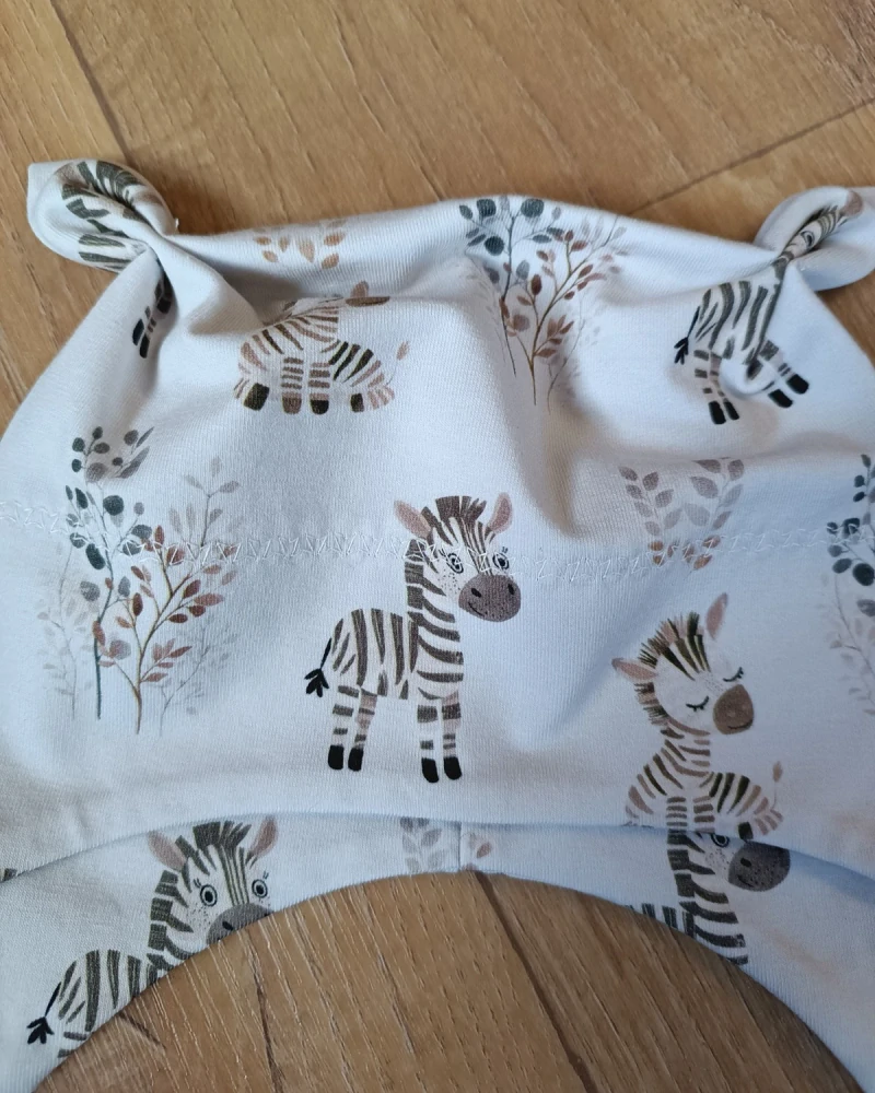 Čepice na zavazování s oušky "Malé zebry" vel. 39-43cm