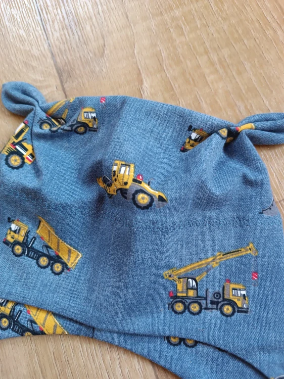 Čepice na zavazování s oušky "Stavba na jeansové" vel. 43-47cm