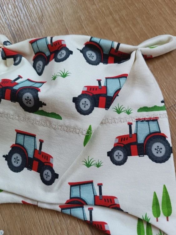 Čepice na zavazování s oušky "Traktoři" vel. 43-47cm