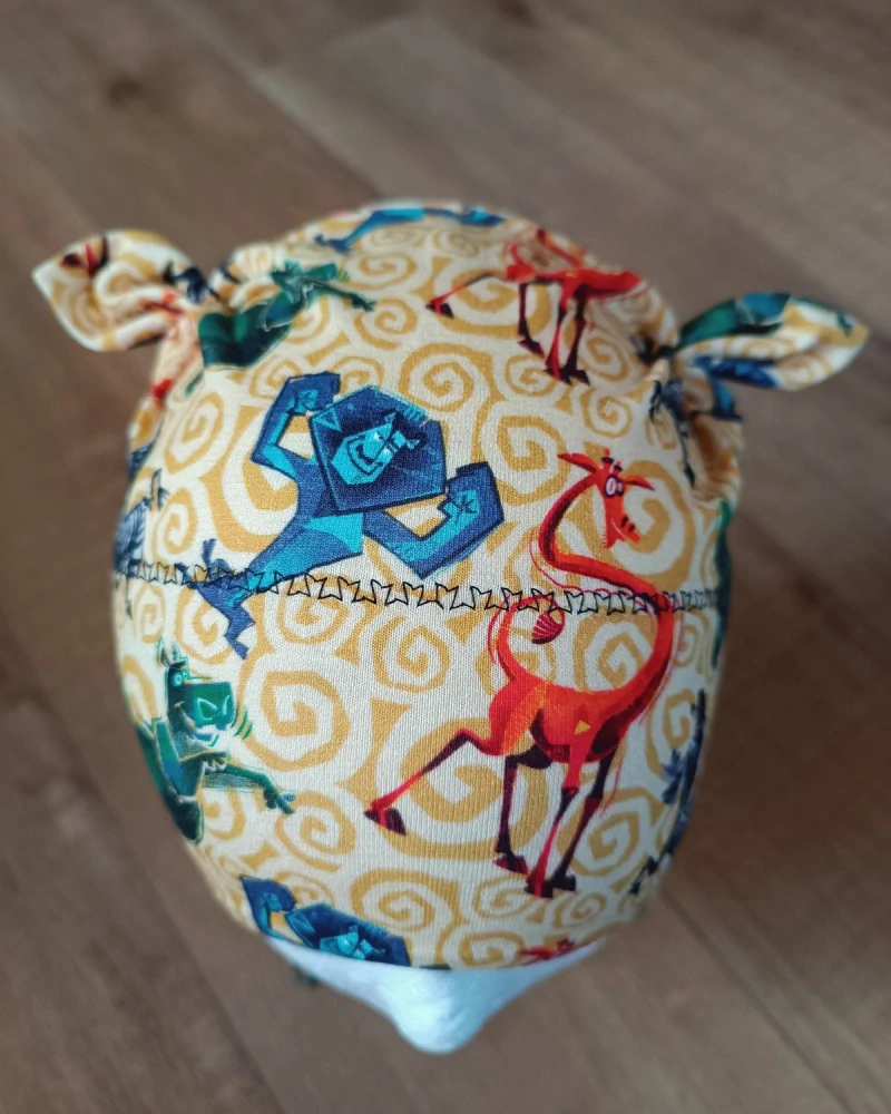 Čepice na zavazování s oušky "Madagaskar" vel. 47-51cm