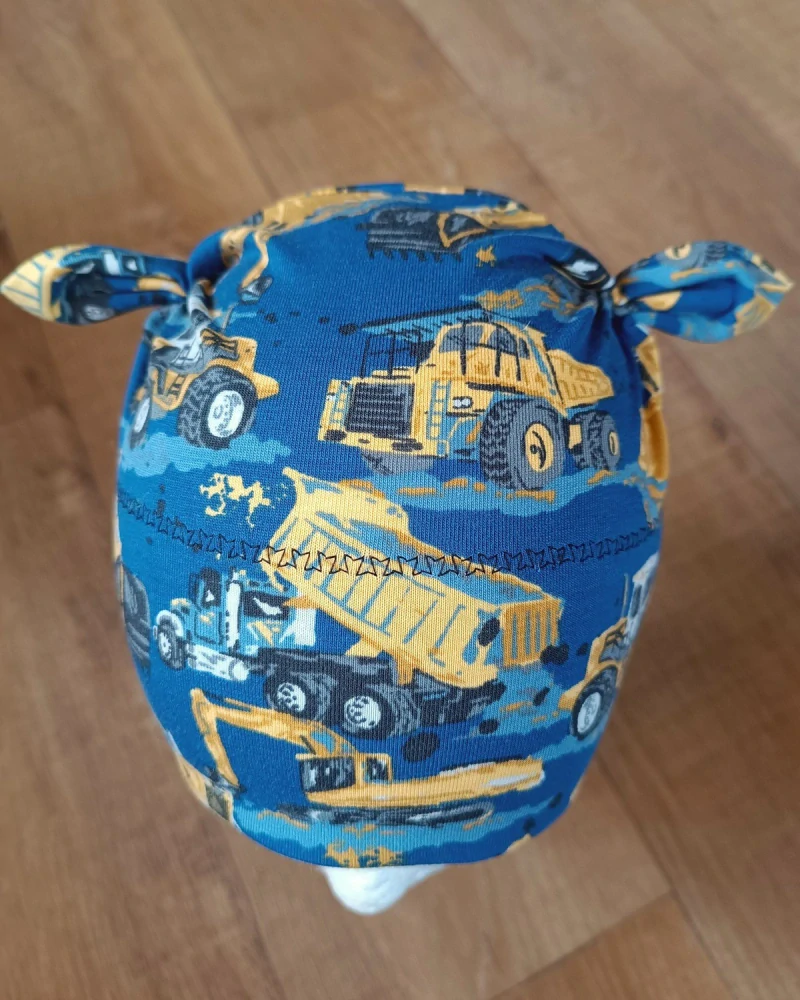 Čepice na zavazování s oušky "Bagříci a náklaďáky" vel. 47-51cm