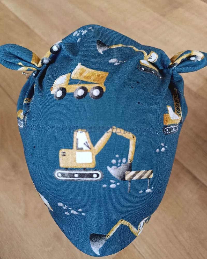 Čepice tvarovaná s oušky "Bagry na modré" 