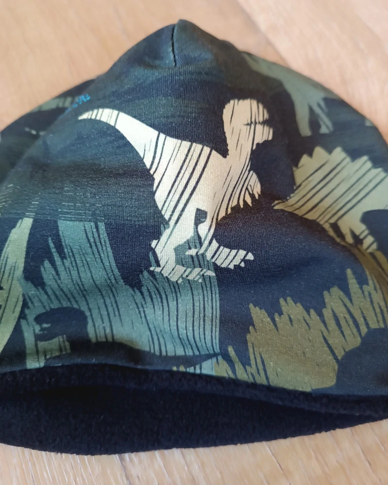 Zimní kulatá čepice "Dino svět" + černý fleece, vel. 53-55cm