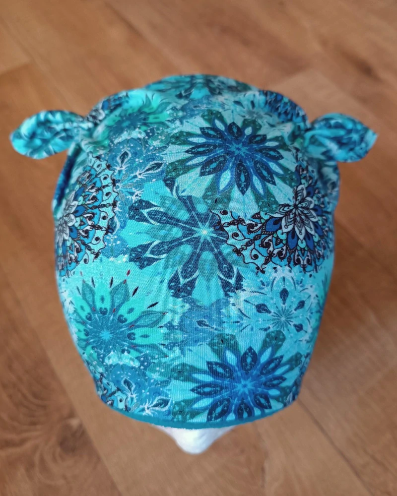 Zimní tvarovaná čepice s oušky "Azurová mandala + petrolejový fleece"
