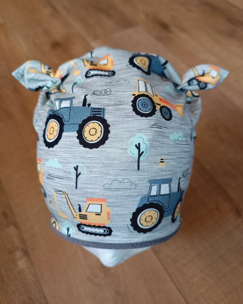 Zimní tvarovaná čepice s oušky "Traktor a bagr + tm. šedý fleece"