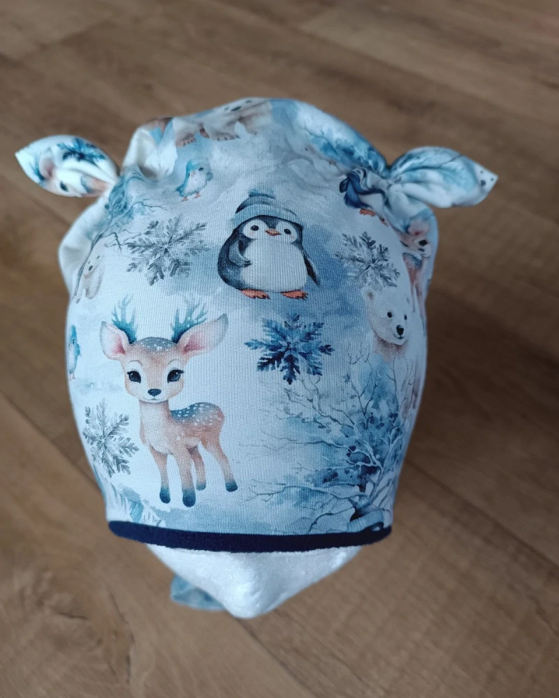 Zimní čepice na zavazování s oušky "Polární pohádka + tm. modrý fleece"