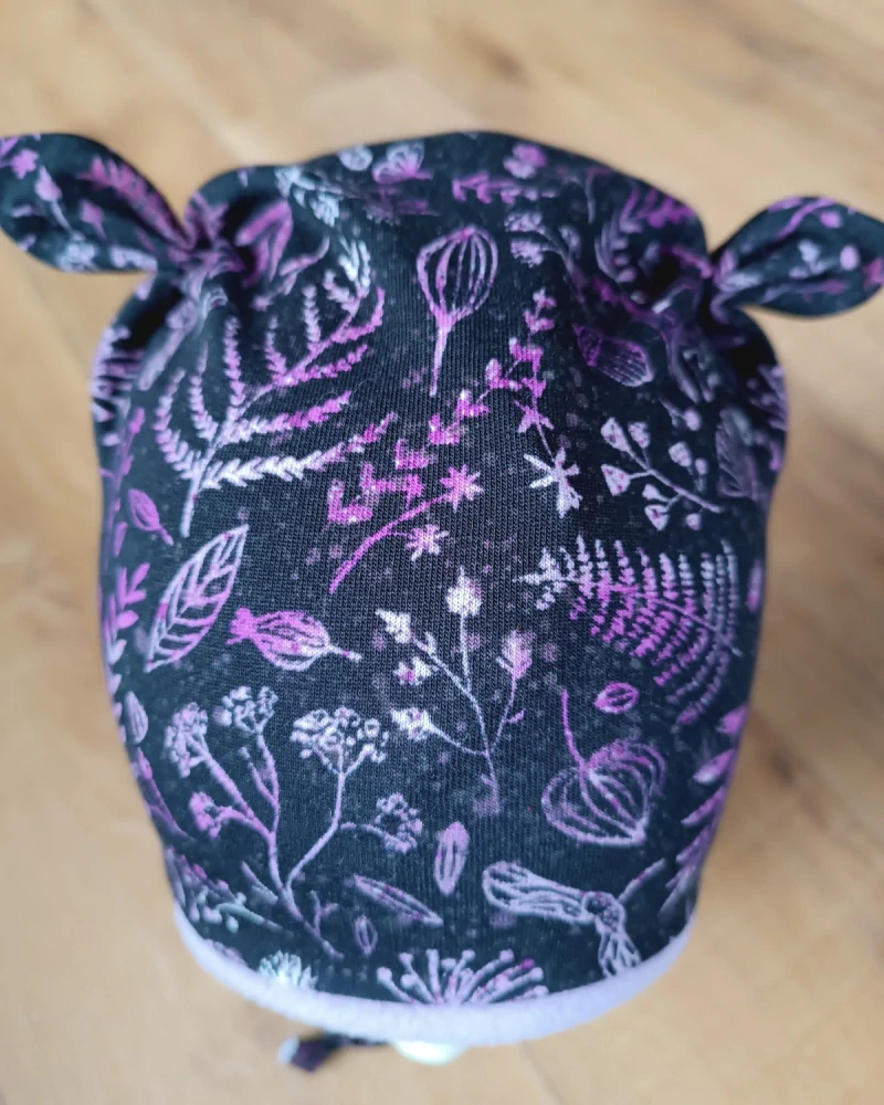 Zimní čepice na zavazování s oušky "Fialová louka + fialkový fleece"