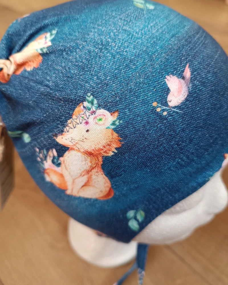 Čepice na zavazování s oušky "Lišky na jeansové"