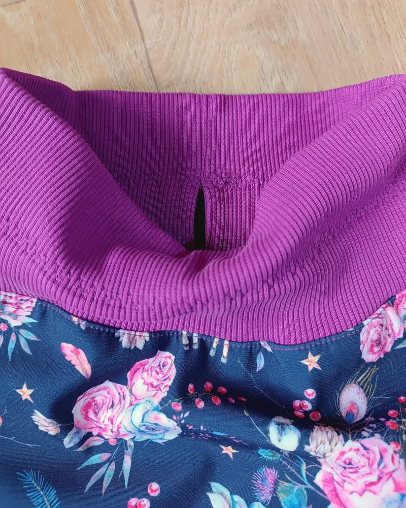 Rostoucí softshellové kalhoty  "Srna mezi růžemi"