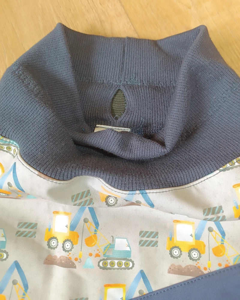 Rostoucí softshellové kalhoty "Stavba" + tmavě modrý softshell