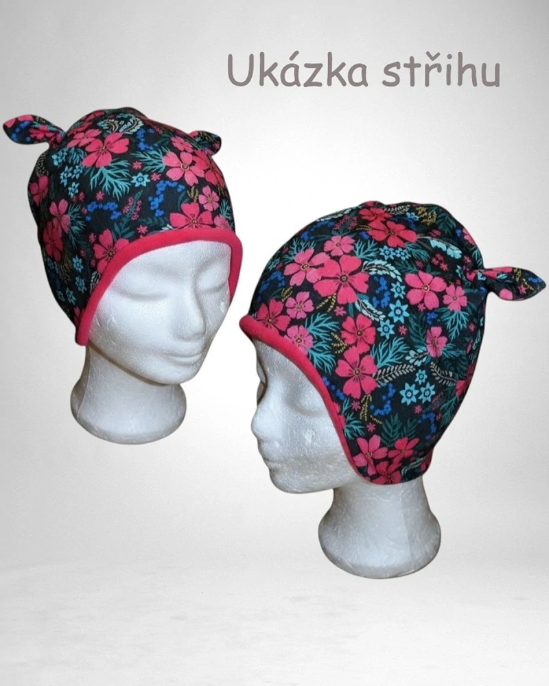 Zimní tvarovaná čepice s oušky "Pohádka + pudrový fleece"