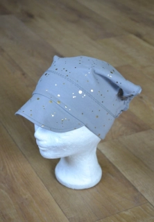 Dětský šátek s kšiltem "Zlaté puntíky na šedé" vel. 50-52/3cm
