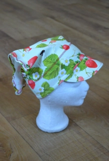 Dětský šátek s kšiltem "Jahody" vel. 50-52/3cm