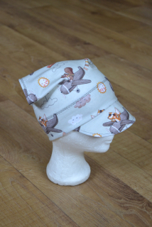 Dětský šátek s kšiltem "Zvířátka v letadle" vel. 48-50/1cm