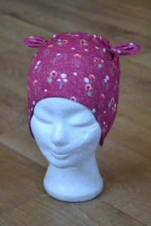 Čepice tvarovaná s oušky "Maková kvítka" vel. 47-51cm