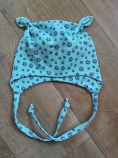 Čepice na zavazování s oušky "Kvítka na mátové" vel. 43-47cm