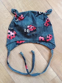 Čepice na zavazování s oušky "Berušky na jeansové" vel. 43-47cm